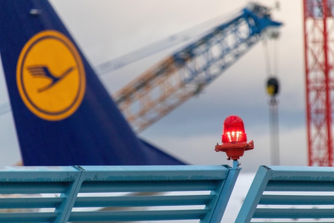 Dėl streikų „Lufthansa“ priversta atšaukti skrydžius