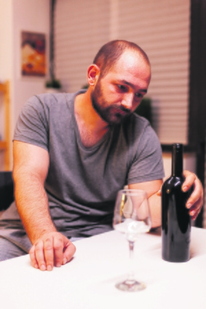 Išauga: palyginti su mažai alkoholio vartojančiais asmenimis, nuolat daug jo vartojantiems asmenims nustatyta apie 91 proc. didesnė storosios žarnos vėžio rizika.