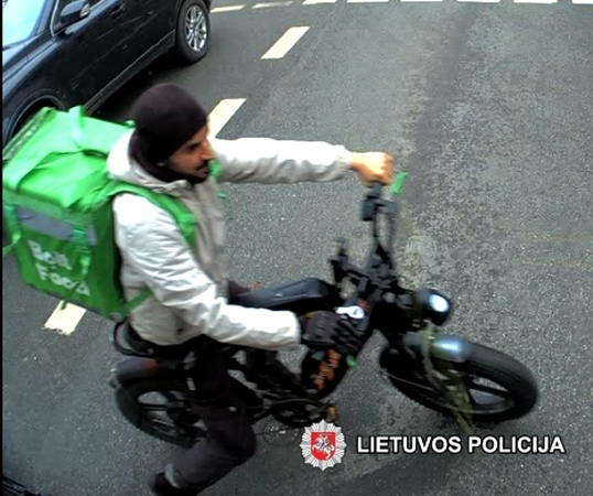 Sostinės policija tiria eismo įvykį: prašo atpažinti šį vyrą