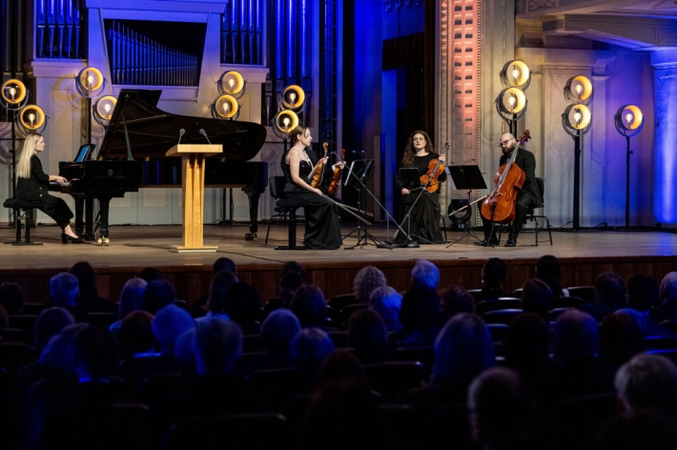 Filharmonijoje įteiktos Nacionalinės premijos: laureatė jaučiasi Lietuvos apkabinta ir priglausta
