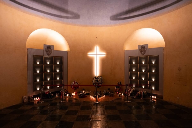 Dar vienas Seimo komitetas pritarė vienkartinei rinkliavai už kolumbariumo nišą