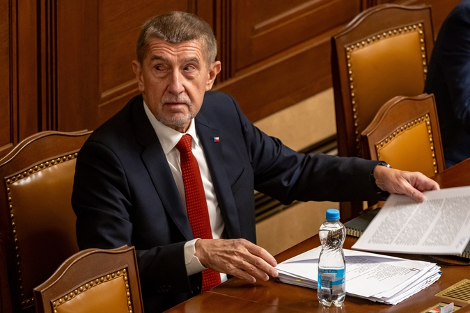 Siekdamas išsklaidyti nesutarimus su prezidentu, Čekijos premjeras pasirinko naują ministrą.