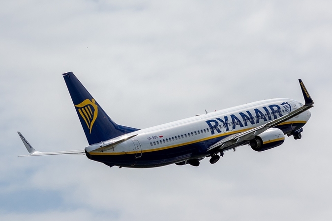 „Ryanair“ naikina tris kryptis iš Lietuvos