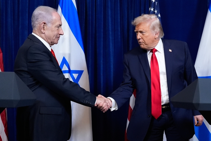 Trumpas sako primygtinai reikalavęs Netanyahu, kad derybos su Iranu būtų tęsiamos