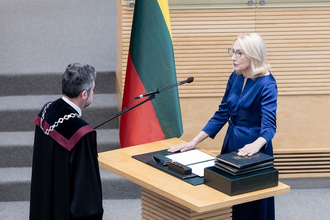 Seime prisiekė Kazį Starkevičių pakeitusi Angelė Jakavonytė