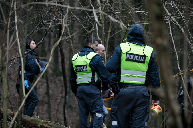 Namuose, pievoje ir miške: skelbia apie rastus negyvus žmones