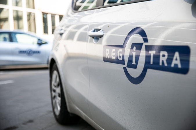 Dar vienam „Regitros“ egzaminuotojui ir trims tarpininkams – baudos