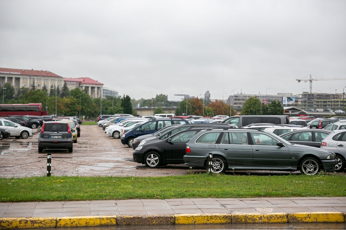 Vienoje sostinės gatvių laikinai uždaromos dvi stovėjimo aikštelės