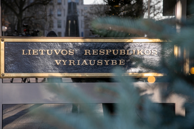 Vyriausybė – už kariavimo užsienyje priešiškų valstybių pusėje, diversijos kriminalizavimą