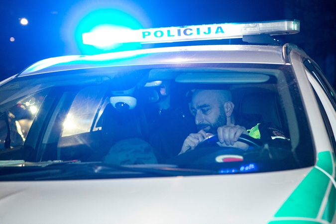Kelmės rajone į griovį nulėkė automobilis: viduje – mirusi moteris