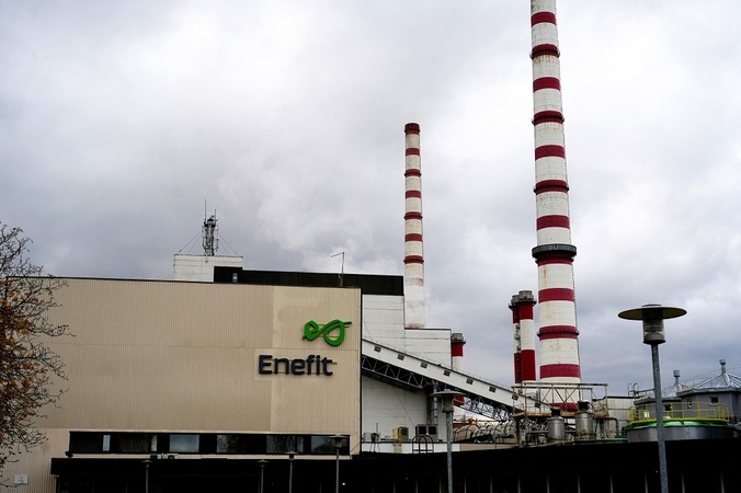 Į Latviją ir Estiją iš Rusijos pusės įskrido dronai: vienas rėžėsi į elektrinės kaminą