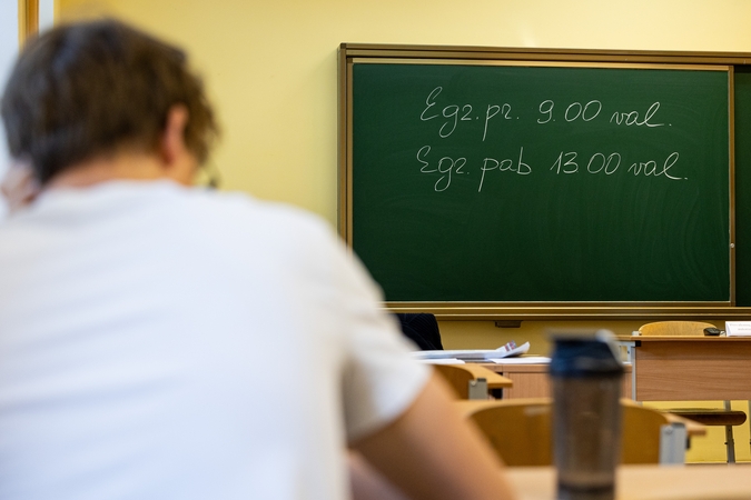 Prasideda egzaminų maratonas: dėl naujos vertinimo sistemos – dar daugiau nerimo