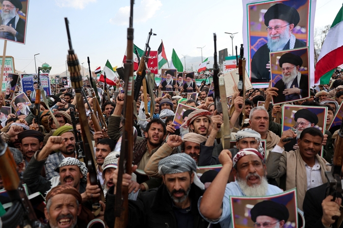 Džiaugsmo šūksniai, muzika, pyktis: pasaulio reakcija į Irano ajatolos Khamenei nužudymą