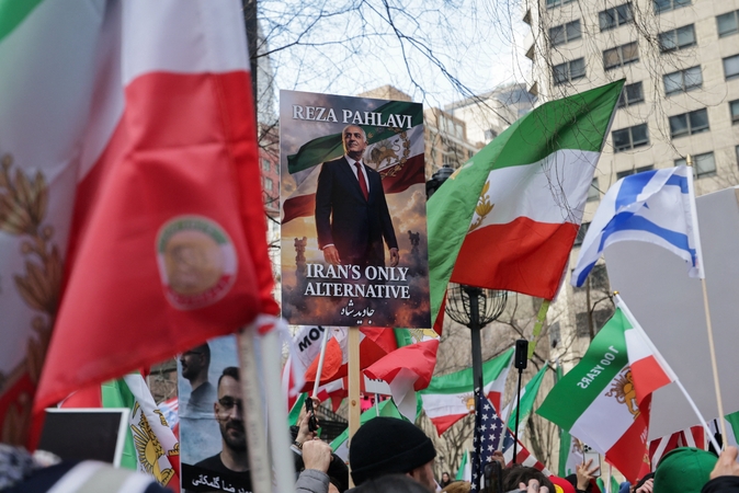 Paskutiniojo Irano šacho sūnus: režimas dabar iškvepia paskutinius atodūsius