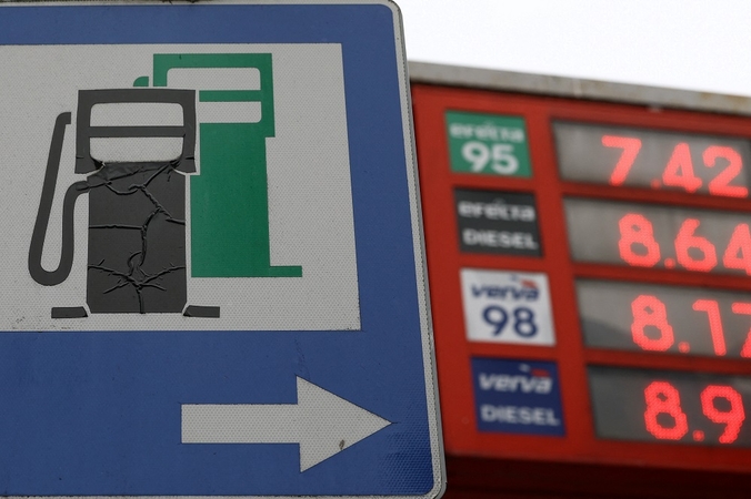 Lenkija pradės riboti degalų kainas