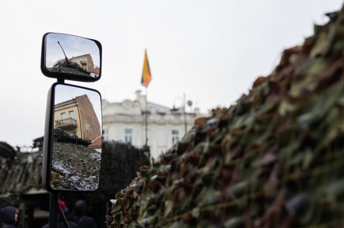 Kariuomenė: Baltarusija didina informacinį spaudimą prieš Lietuvą, išnaudoja hibridinius incidentus
