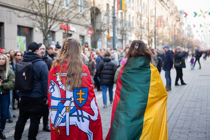 „Nepriklausomybės atkūrimo kelio“ eisena su Lietuvos ir Ukrainos vėliavų juostomis