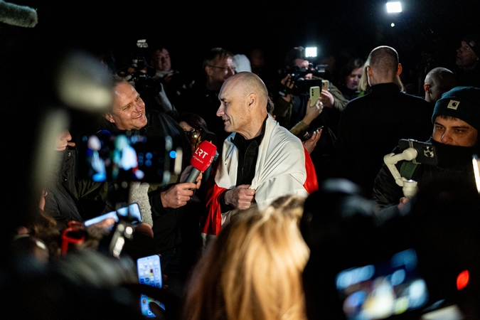 Į Lietuvą atvyko išlaisvinti Baltarusijos politiniai kaliniai 