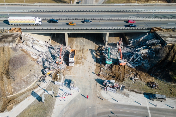 Nugriautas viadukas virš Jonavos gatvės Kaune