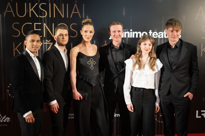Svečiai renkasi į „Auksinių scenos kryžių“ apdovanojimus