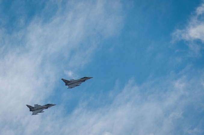 NATO naikintuvai šešis kartus kilo atpažinti ir lydėti Rusijos orlaivių