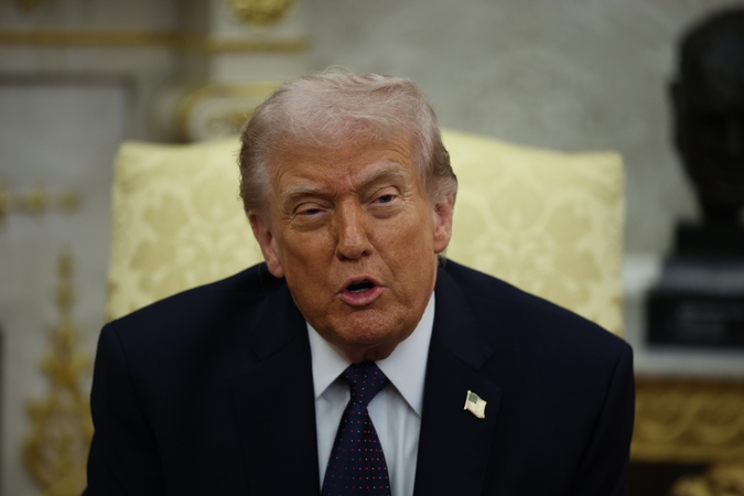Trumpas pakartojo ketinimus įvesti 15 proc. pasaulinius muitus importui į JAV