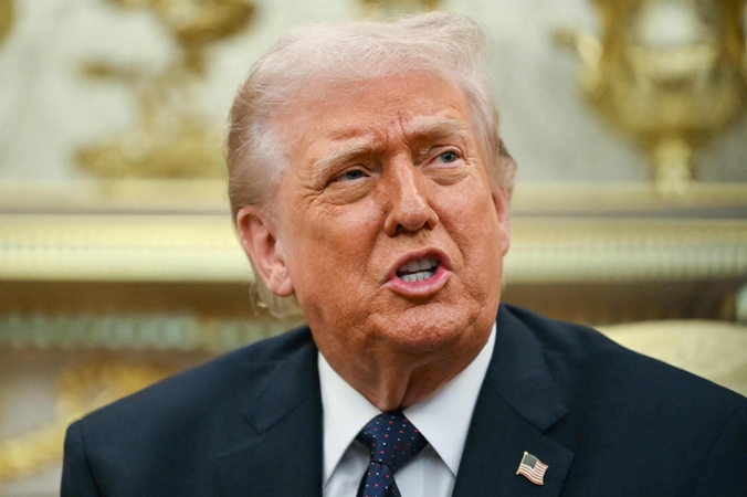 Donaldas Trumpas grasina nutraukti visą prekybą su Ispanija dėl Irano, NATO