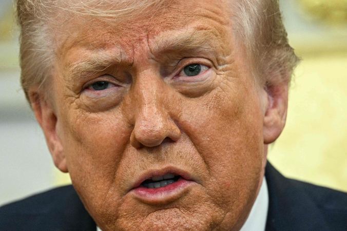 Donaldas Trumpas sako nesiunčiantis sausumos pajėgų į Iraną
