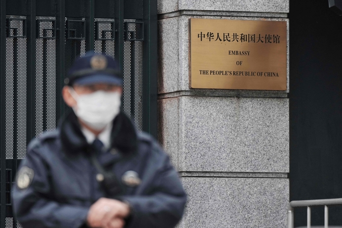 Į Kinijos ambasadą Tokijuje įsibrovė japonų kariškis, kinai reiškia pasipiktinimą