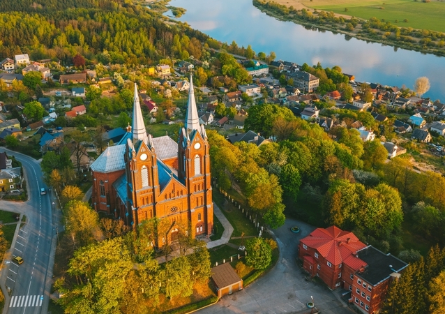 Darna: nuo kalvos viršūnės atsiskleidžia ir panemunių grožis, ir nuostabi architektūros visuma.