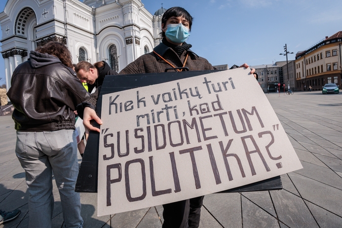 Kaune surengta protesto akcija „Karui – NE!“