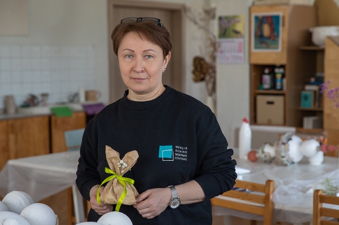 Smagiai: „Tokias paprastas dekoro detales siūlyčiau kurti kartu su vaikais – šventinį laiką išnaudokite bendroms veikloms, kurios skatina kūrybiškumą“, – tikina J. Vasiliauskienė.