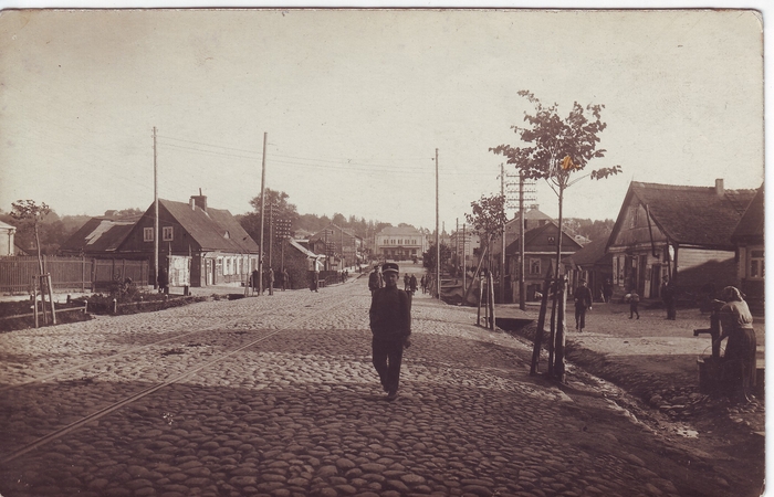 Vaizdas: Vytauto prospektas. Tolumoje – Kauno geležinkelio stotis. Kaunas, 1921 m.