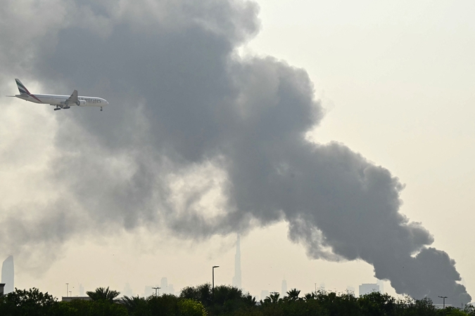 Abu Dabyje raketos nuolaužos pražudė du žmones