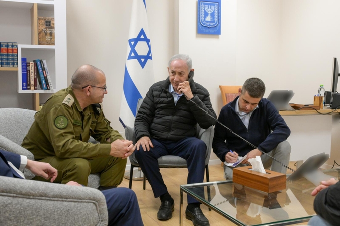 Iranas patvirtino saugumo vadovo žūtį, Izraelis žada taikytis į aukščiausiąjį lyderį