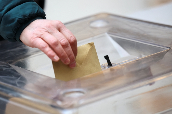 Prancūzai renka merus didžiuosiuose miestuose, įskaitant Paryžių