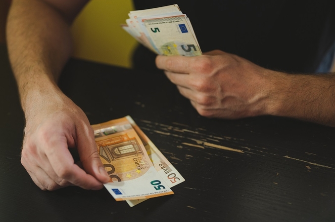 „Tvirtų vyrų klubui“ – 2,8 tūkst. eurų bauda 