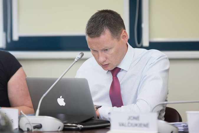 Glaustai: nepritarė siūlymui atleisti Beinoravičių iš VTEK, pradėtas svarstyti kuro akcizo mažinimas