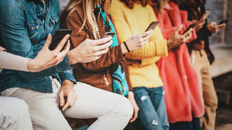 Seimo teisininkai apie siūlymą drausti vaikams naudotis socialiniais tinklais: sunkiai įgyvendinama
