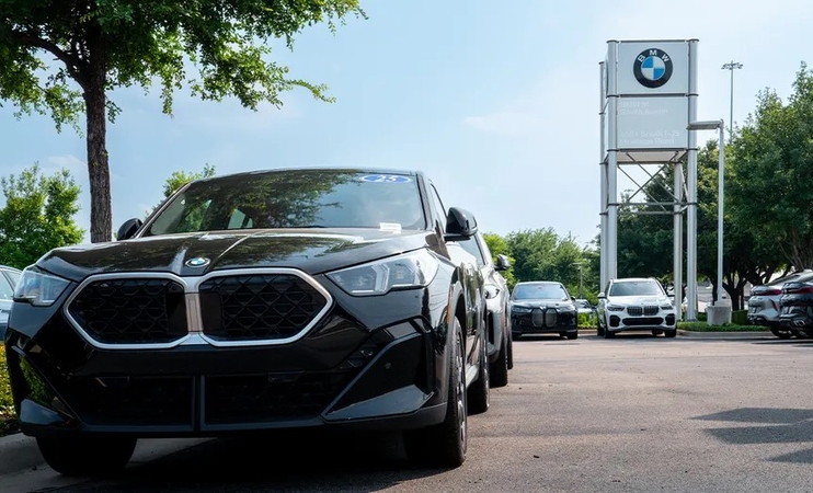 Brokas: BMW atšaukia i5, 5, M5, i7 ir 7 modelius, pagamintus nuo 2022 m. birželio iki 2025 m. gruodžio.