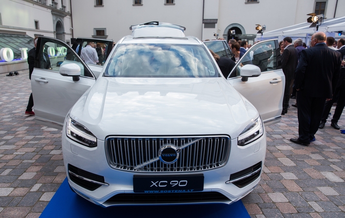 Nugalėtojas: tautos simpatijos apklausoje atiteko solidžiajam „Volvo XC90“.