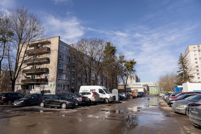 Minusas: aikštelė erdvi, bet joje daug savivalės. 
