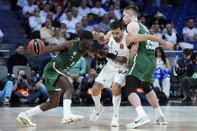 Blykstelėjo: S. Francisco (kairėje) per pirmo rato mačą Madride užfiksavo savo karjeros Eurolygoje rekordus – 33 taškai, 37 naudingumo balai.
