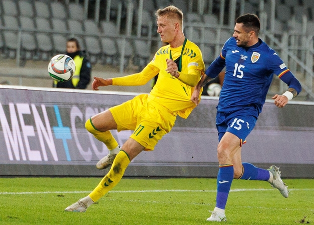 Rikiuotėje: po pertraukos padėti Lietuvos rinktinei ruošiasi A. Kučys (geltonos spalvos apranga).