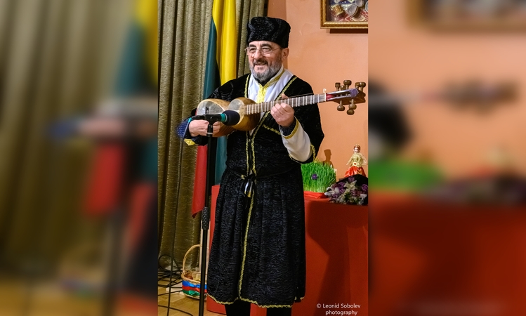 Simboliškai: Klaipėdoje gyvenanti azerbaidžaniečių bendruomenė savo tradicinę šventę mini su šokiais ir dainomis.