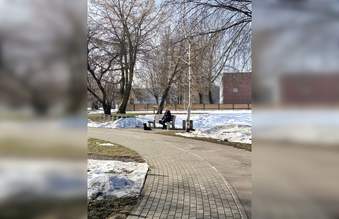 Demontavo: klaipėdiečiai pasigedo šalia Vydūno gimnazijos stadiono dar ne taip seniai buvusios viešųjų erdvių paslaugų stotelės su saulės baterijomis.