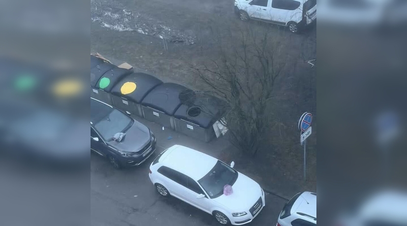 Kerštas: šiukšlių maišai kraunami ne į atliekų konteinerius, o ant automobilių.