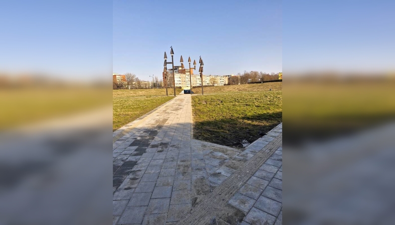 Užtruko: Baltijos ir Taikos prospektų žiedinės sankryžos prieigų atnaujinimą planuota pabaigti pernai lapkritį, tačiau darbai užsitęsė.