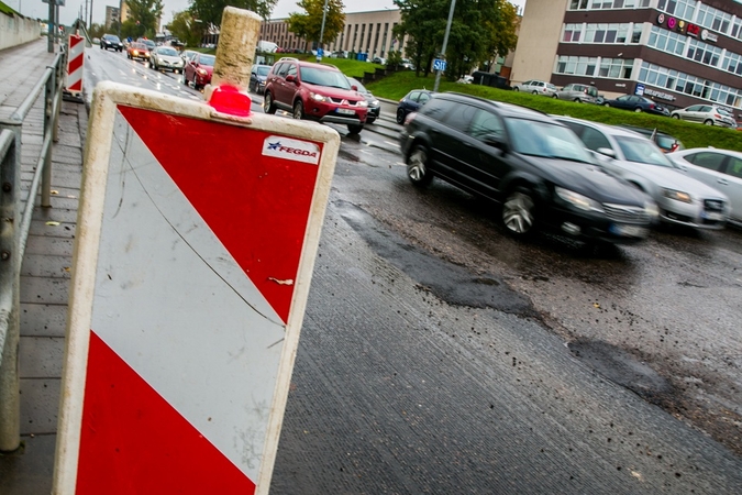 Ministras: keliai Lietuvoje – susidėvėję ir po žiemos subyrėjo, tačiau sprendimai – ilgalaikiai