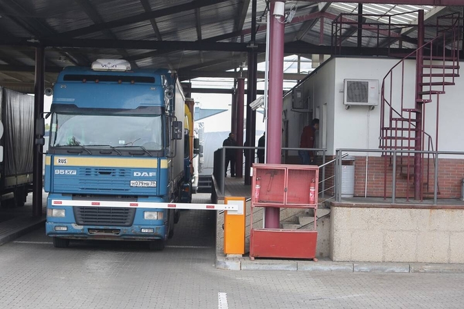 Glaustai: valstybės sieną galimai kirtęs dronas ir Lukašenkos sprendimas išleisti Lietuvos vilkikus